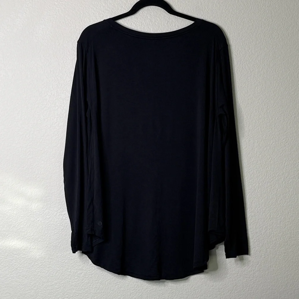 Lululemon black long sleeve drapey top EUC